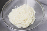 「【話題のそうめん専門店考案】「明太クリームそうめん」作ってみた！“牛乳×ルウ”でコクも調味もバッチリ！」の画像7