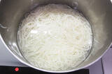「【話題のそうめん専門店考案】「明太クリームそうめん」作ってみた！“牛乳×ルウ”でコクも調味もバッチリ！」の画像8