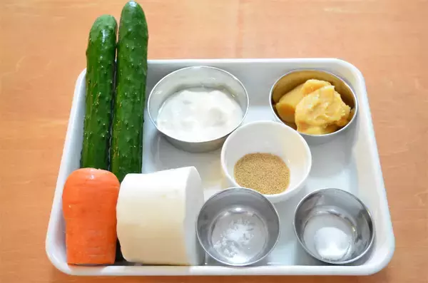 「【ほぼぬか漬け】白みそ×ヨーグルトで野菜を漬け込んだら…!?一晩でまるで料亭の味♡【野菜ソムリエ直伝】」の画像