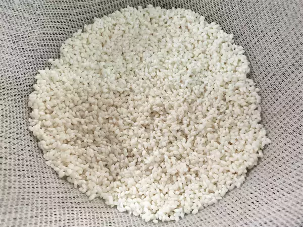 「【絶品！郷土メシ】茶色い赤飯とはこれいかに!?長岡名物「醤油おこわ」作ってみた！金時豆でホクホクもちもち」の画像