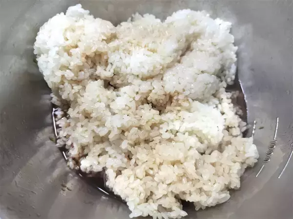 「【絶品！郷土メシ】茶色い赤飯とはこれいかに!?長岡名物「醤油おこわ」作ってみた！金時豆でホクホクもちもち」の画像