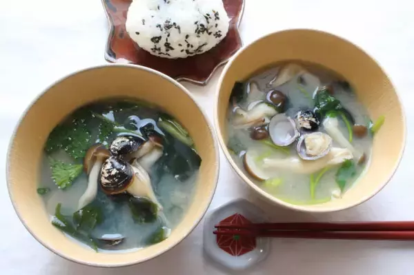 「【お疲れボディはみそ汁でケア】「シジミとシメジの腸活みそ汁」作ってみた！旨味がシミジミ染み渡る〜」の画像