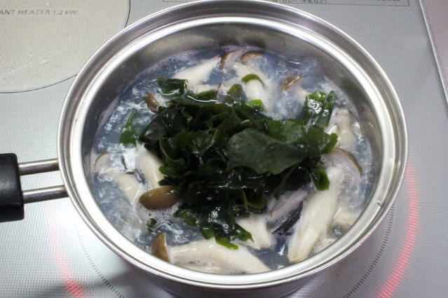 【お疲れボディはみそ汁でケア】「シジミとシメジの腸活みそ汁」作ってみた！旨味がシミジミ染み渡る〜