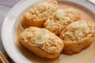 えのきと鶏ひき肉のタネがパンパン！噛むと出汁がジュワ～な「えのき肉いなり」に挑戦♪発想が斬新すぎ