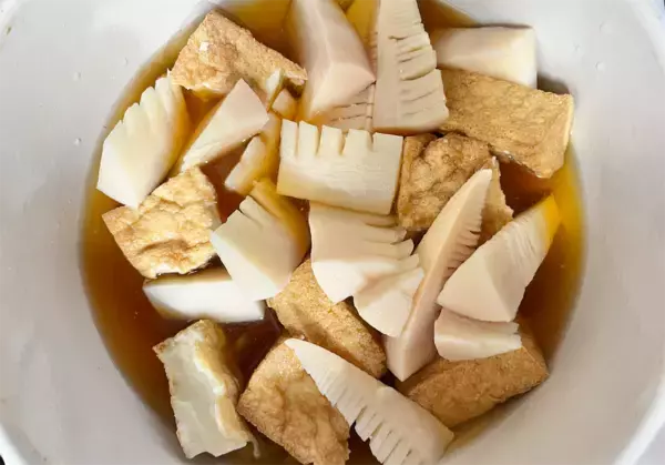 「【水煮でも旨い】春っぽさ味わいたいので「たけのこと厚揚げのほっこり煮」作ってみた！だしの香りたまんない♪」の画像