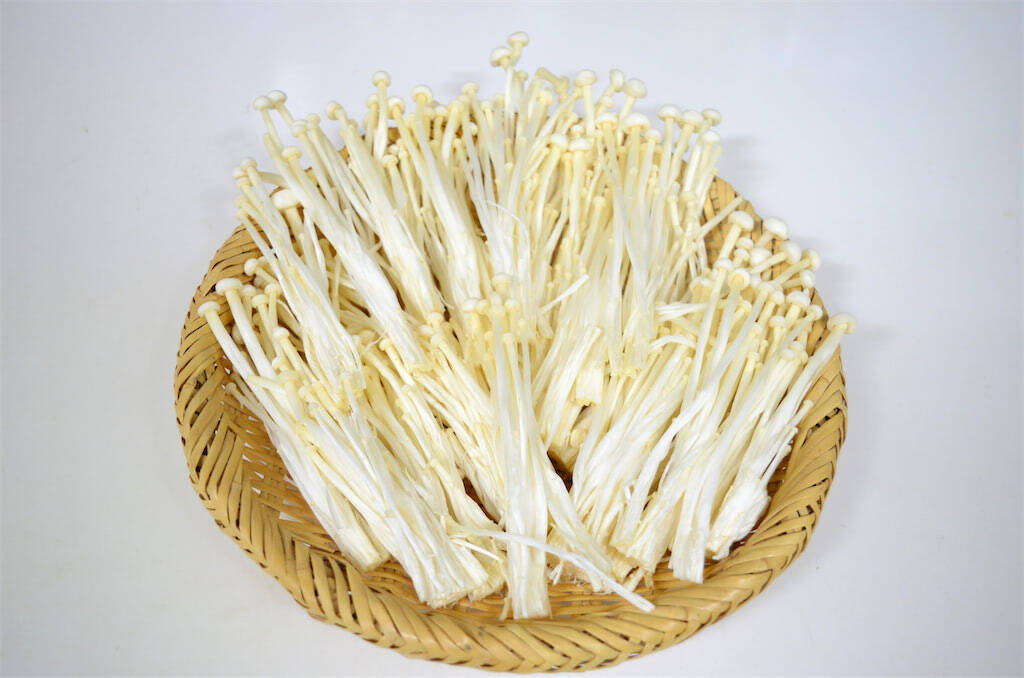 【えっ、えのきって干すの!?】旨味と食感がケタ違い！長野県の農家直伝「干しえのきの肉巻きフライ」作ってみた
