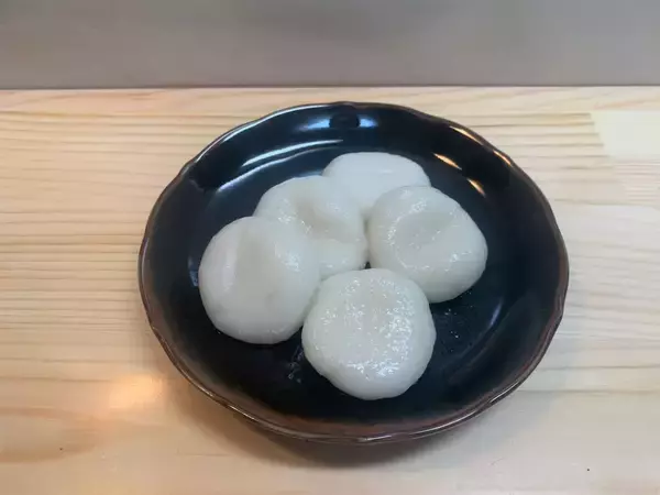 「【韓国で大ブーム】次に来るのはコレ！「黒ごまラテ」は香ばしくてコクがあって美味♡和スイーツアレンジも」の画像