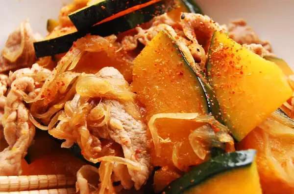 「【肉じゃが派生版】レンチンかぼちゃでほっこり「肉かぼ」作ってみた♪シンプル味付けで簡単【冬の養生レシピ】」の画像