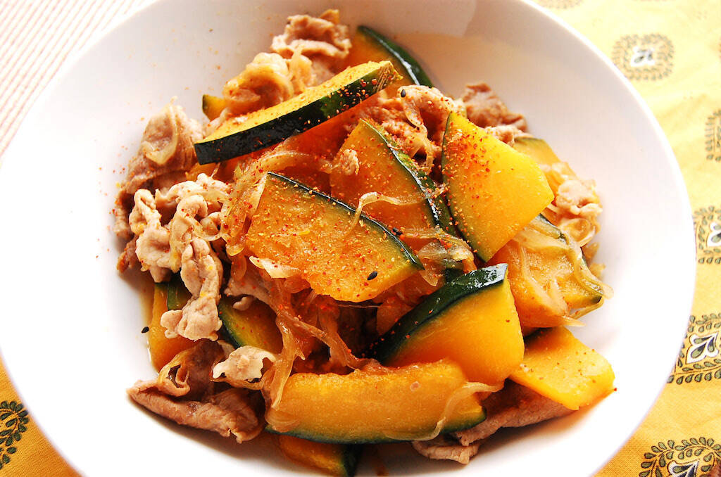 【肉じゃが派生版】レンチンかぼちゃでほっこり「肉かぼ」作ってみた♪シンプル味付けで簡単【冬の養生レシピ】