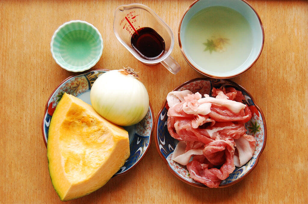 【肉じゃが派生版】レンチンかぼちゃでほっこり「肉かぼ」作ってみた♪シンプル味付けで簡単【冬の養生レシピ】