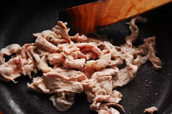 「【肉じゃが派生版】レンチンかぼちゃでほっこり「肉かぼ」作ってみた♪シンプル味付けで簡単【冬の養生レシピ】」の画像