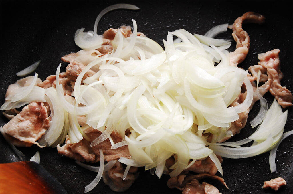 【肉じゃが派生版】レンチンかぼちゃでほっこり「肉かぼ」作ってみた♪シンプル味付けで簡単【冬の養生レシピ】