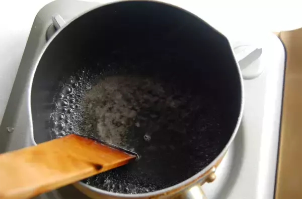 「【鳥羽レシピ】ミシュランシェフはフライパンじゃなく小鍋で作る!?裏ワザでふわとろの「オムライス」に挑戦♪」の画像