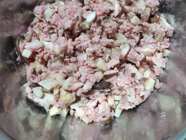 「「肉まん」がフライパンで作れるって♪米粉でもっちもちな仕上がり！ジューシーさコンビニ超え!?【農家直伝】」の画像