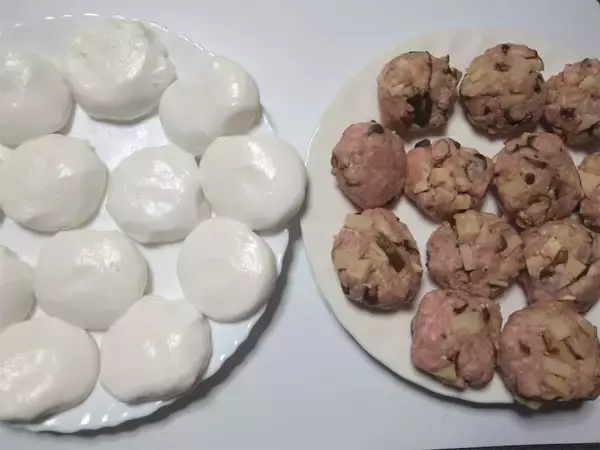「「肉まん」がフライパンで作れるって♪米粉でもっちもちな仕上がり！ジューシーさコンビニ超え!?【農家直伝】」の画像