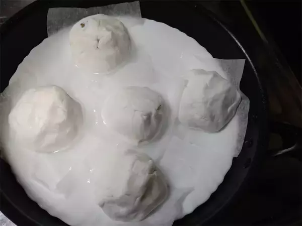 「「肉まん」がフライパンで作れるって♪米粉でもっちもちな仕上がり！ジューシーさコンビニ超え!?【農家直伝】」の画像