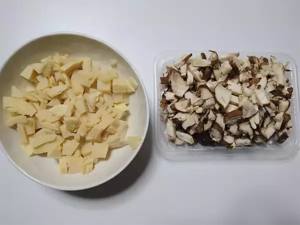 「「肉まん」がフライパンで作れるって♪米粉でもっちもちな仕上がり！ジューシーさコンビニ超え!?【農家直伝】」の画像