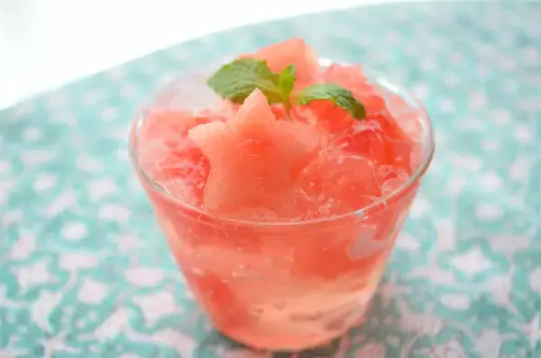 「【炭酸水でシュワシュワ夏食感♪】すいかの甘味が引き立つの～♡「すいかのクラッシュゼリー」作ってみた！【農家直伝】」の画像