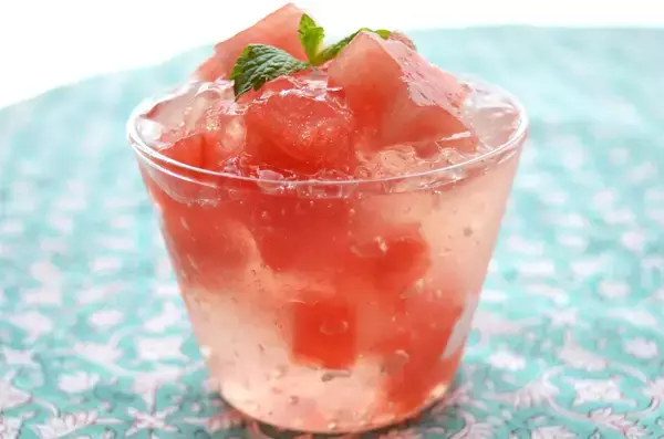 「【炭酸水でシュワシュワ夏食感♪】すいかの甘味が引き立つの～♡「すいかのクラッシュゼリー」作ってみた！【農家直伝】」の画像