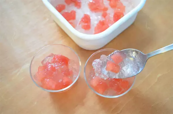 「【炭酸水でシュワシュワ夏食感♪】すいかの甘味が引き立つの～♡「すいかのクラッシュゼリー」作ってみた！【農家直伝】」の画像