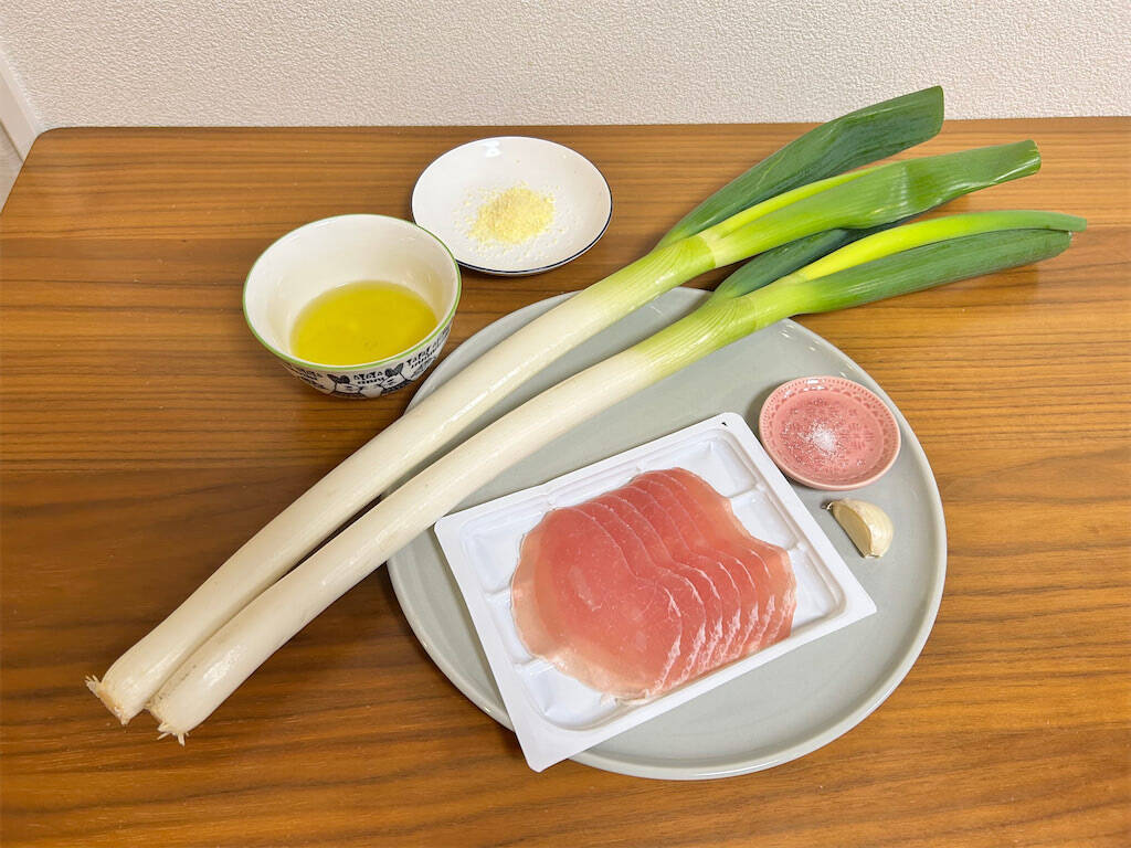 【極上つまみ】旬の長ねぎをオイルで熱して甘味倍増「アヒージョ」作ってみた！生ハム追加で旨味天国に♡