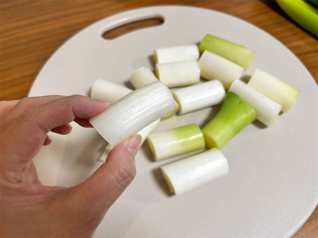 【極上つまみ】旬の長ねぎをオイルで熱して甘味倍増「アヒージョ」作ってみた！生ハム追加で旨味天国に♡