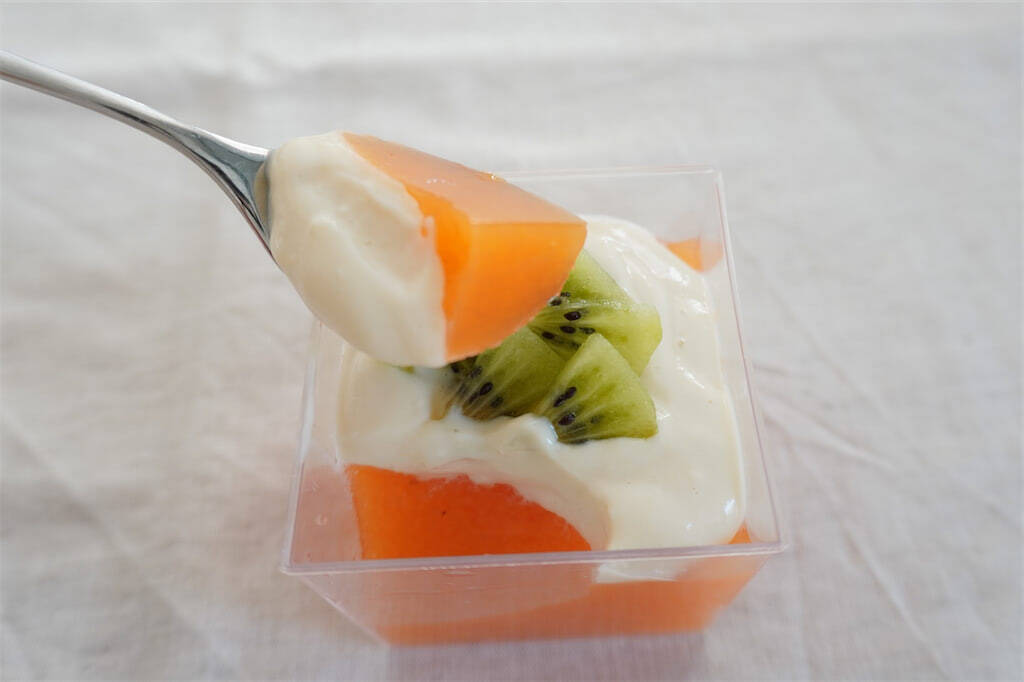 【ヘルシーすぎスイーツ】ヨーグルト風豆腐でまろやか「人参ゼリー」作ってみた！隠し味は梅干し!?【農家直伝】