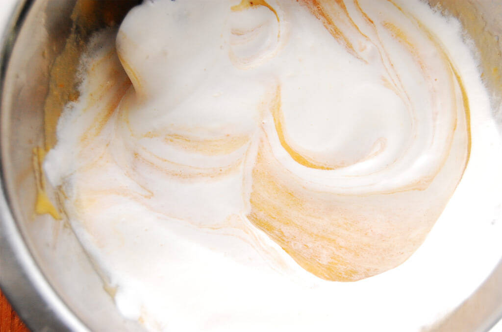 【熟しすぎ柿で絶品スイーツ♡】作りおきの冷凍柿で「柿ムース」作ってみた！混ぜて冷やすだけでとろける～