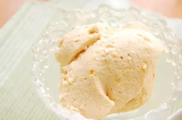 「【熟しすぎ柿で絶品スイーツ♡】作りおきの冷凍柿で「柿ムース」作ってみた！混ぜて冷やすだけでとろける～」の画像