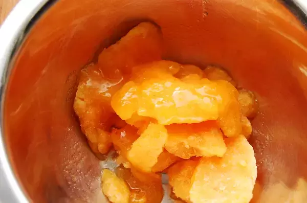 「【熟しすぎ柿で絶品スイーツ♡】作りおきの冷凍柿で「柿ムース」作ってみた！混ぜて冷やすだけでとろける～」の画像