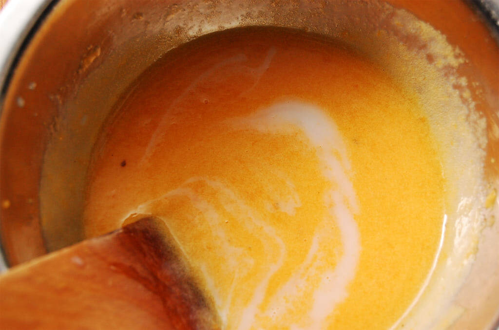 【熟しすぎ柿で絶品スイーツ♡】作りおきの冷凍柿で「柿ムース」作ってみた！混ぜて冷やすだけでとろける～