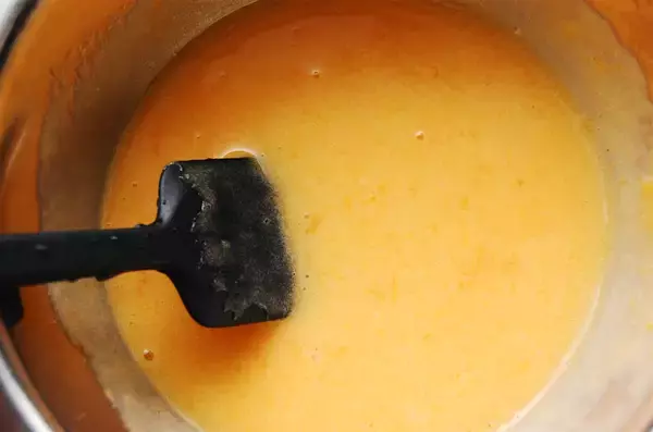 「【熟しすぎ柿で絶品スイーツ♡】作りおきの冷凍柿で「柿ムース」作ってみた！混ぜて冷やすだけでとろける～」の画像