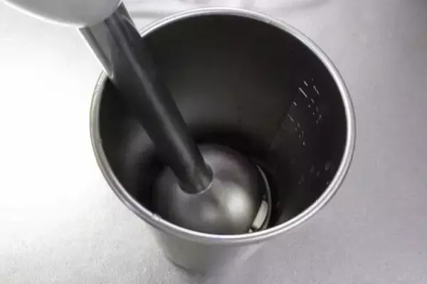 「【捨てないで】栄養ミッチミチな「ブロッコリーの葉」でスムージー作ってみた！りんごと豆乳でゴクゴクいける♪」の画像