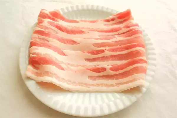 「【日々の疲れにお助けみそ汁】具材は豚肉・ごぼうだけ「シンプル豚汁」作ってみた！なのに意外な満足感♪」の画像