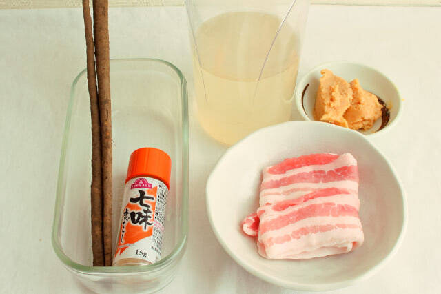 【日々の疲れにお助けみそ汁】具材は豚肉・ごぼうだけ「シンプル豚汁」作ってみた！なのに意外な満足感♪