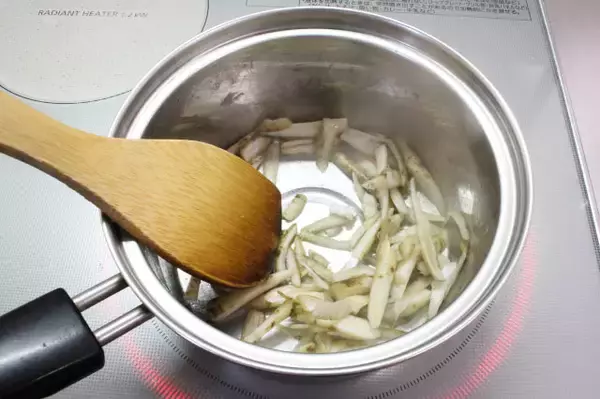 「【日々の疲れにお助けみそ汁】具材は豚肉・ごぼうだけ「シンプル豚汁」作ってみた！なのに意外な満足感♪」の画像