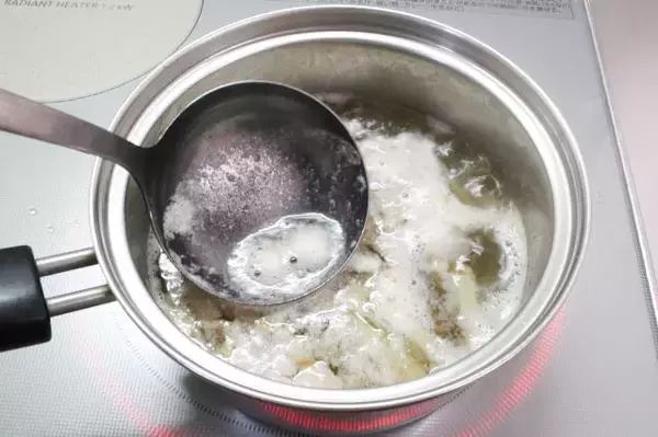 「【日々の疲れにお助けみそ汁】具材は豚肉・ごぼうだけ「シンプル豚汁」作ってみた！なのに意外な満足感♪」の画像