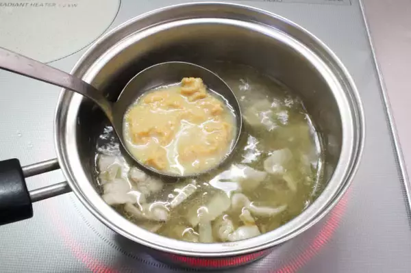 「【日々の疲れにお助けみそ汁】具材は豚肉・ごぼうだけ「シンプル豚汁」作ってみた！なのに意外な満足感♪」の画像