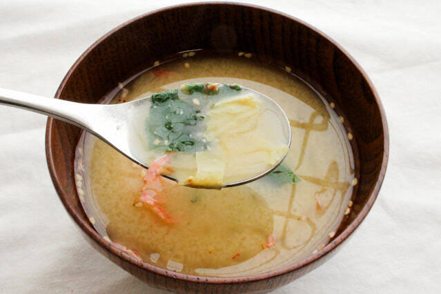 【気分は旅館の朝食♪】みそ玉に「ゆばと桜エビ」仕込んでみた！青じそ香って爽やかな一杯に【包丁不要】