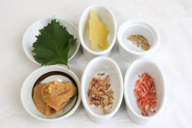 【気分は旅館の朝食♪】みそ玉に「ゆばと桜エビ」仕込んでみた！青じそ香って爽やかな一杯に【包丁不要】