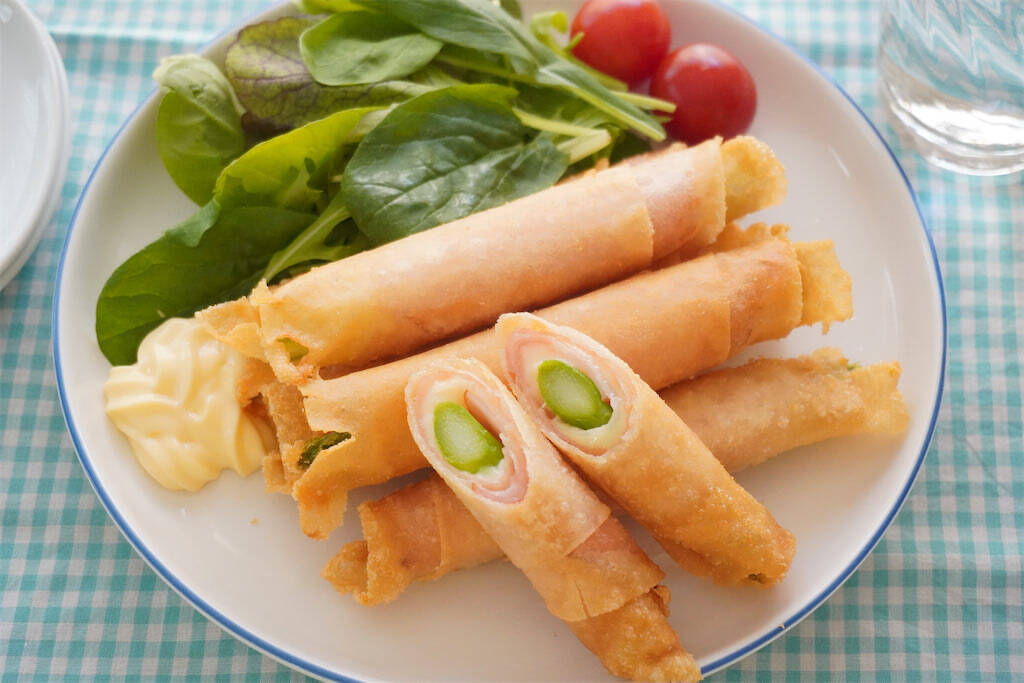【ワンハンド春巻き】アスパラ・ハム・チーズを細～く巻いてみた！結果…新感覚のバリバリおつまみ爆誕♡
