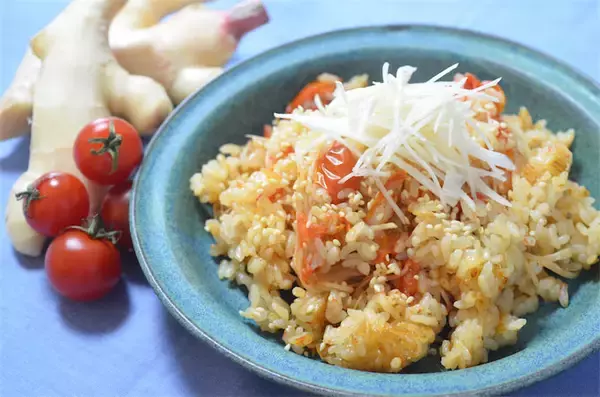 【夏の黄金コンビ】ミニトマト×新しょうがで爽快すぎる炊き込みご飯作ってみた！ゴマ油で中華風に激変♪
