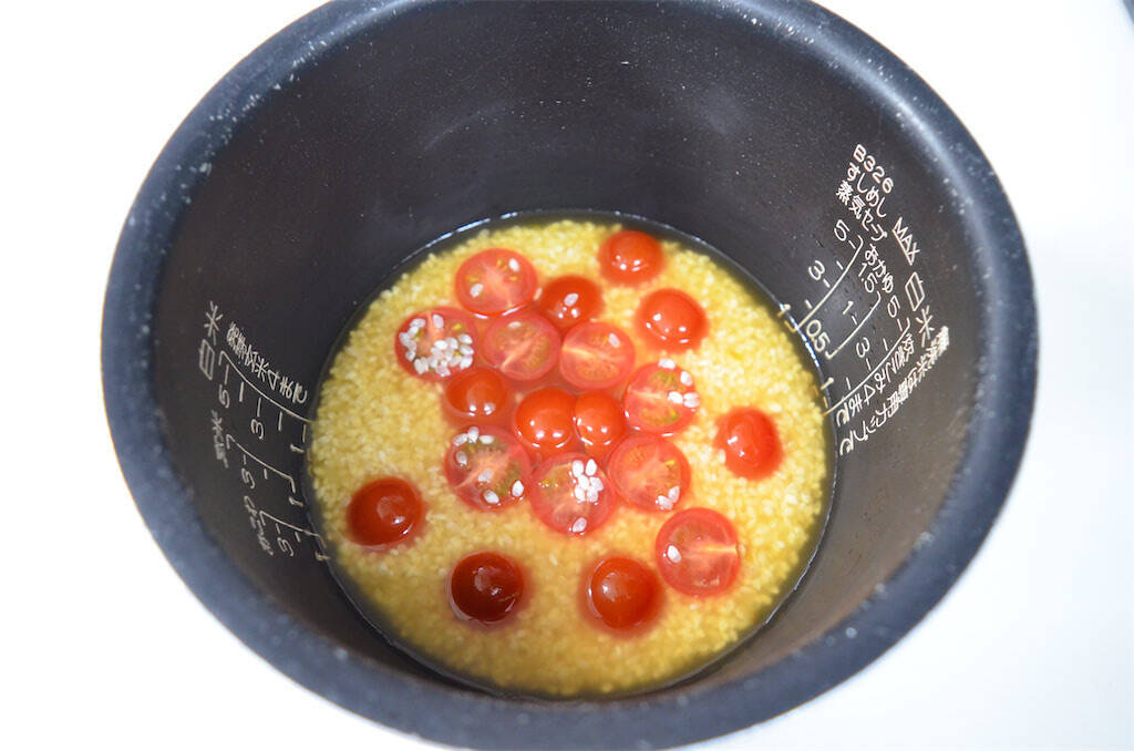 【夏の黄金コンビ】ミニトマト×新しょうがで爽快すぎる炊き込みご飯作ってみた！ゴマ油で中華風に激変♪