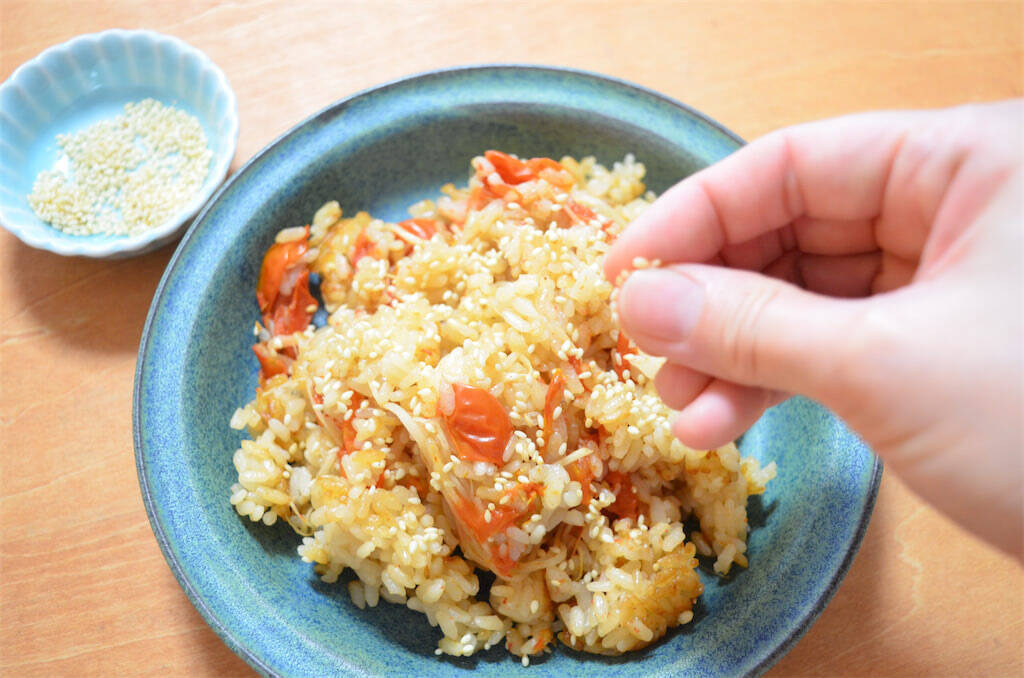【夏の黄金コンビ】ミニトマト×新しょうがで爽快すぎる炊き込みご飯作ってみた！ゴマ油で中華風に激変♪