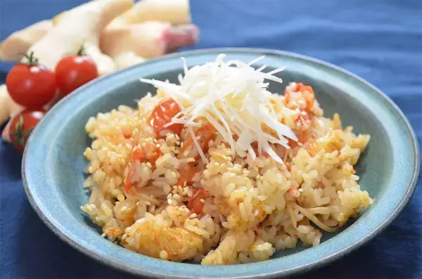 「【夏の黄金コンビ】ミニトマト×新しょうがで爽快すぎる炊き込みご飯作ってみた！ゴマ油で中華風に激変♪」の画像