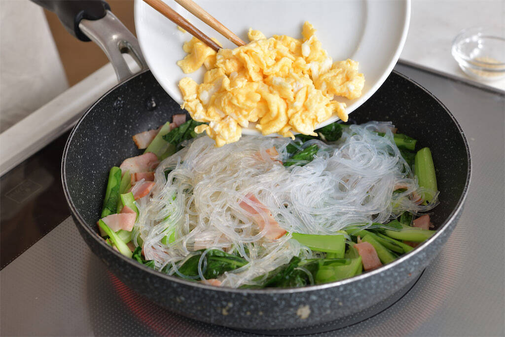【隠れ貧血予防に】農家直伝レシピ！「小松菜の炒めもの」にアレをプラスするだけで、鉄分の吸収率UP！