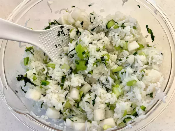 「【平成元年の大根めし】まさか「生の大根」混ぜるの!?ご飯に〇〇ちょい足しでしっとり感＆旨味が激変した件」の画像