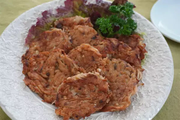 「【きのこを叩き潰して…!?】驚愕のレシピで「きのこ3種チヂミ」作ってみた！小麦粉少なめでなんつー濃厚さ♪」の画像