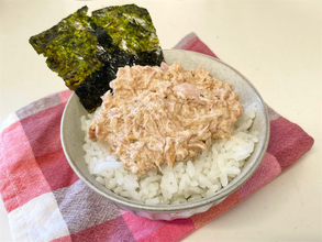 【爆速レシピ】「ツナマヨ」は鶏ガラスープの素を足すとアホみたいにウマくなる♡オンザライスしてみた♪