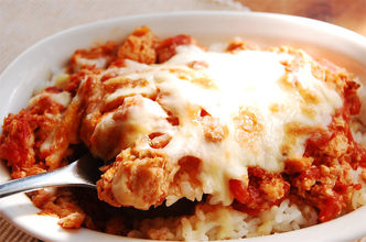 【3分でトマトソース完成】パックご飯と缶詰で「安らぎドリア」作ってみた！栄養素でストレス解消だって!?